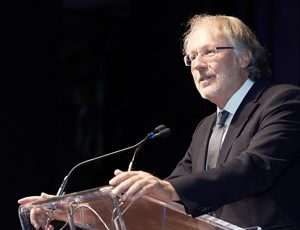 Dr. Michel Donoff, recipient of the Ian McWhinney Family Medicine Education Award/Dr Michel Donoff, récipiendaire du Prix Ian McWhinney pour l’éducation en médecine familiale