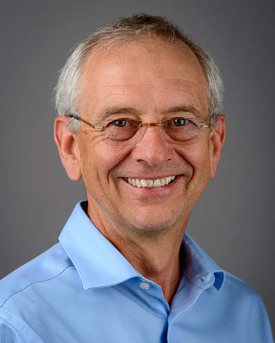 Dr. David Snadden, recipient of the Prix Calvin L. Gutkin/Dr David Snadden, récipiendaire du Prix Calvin L. Gutkin